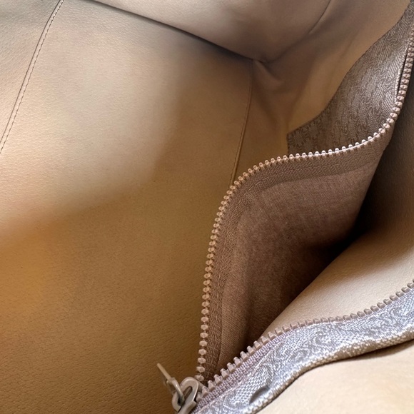 Celine Macadam Triomphe Travel bag/duffle EUC
C.O.A. included - Picture 14 of 15